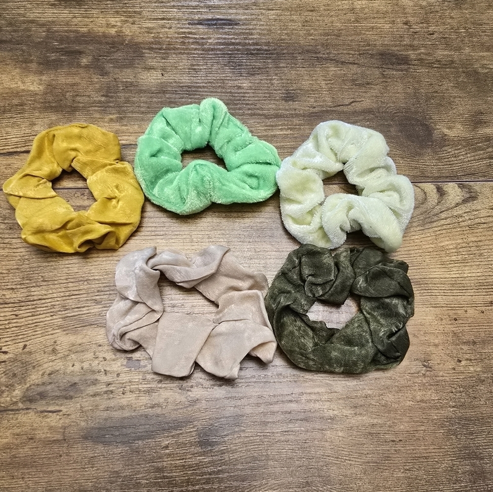 New Scrunchie Set of 5 Green, Yellow, Cream,